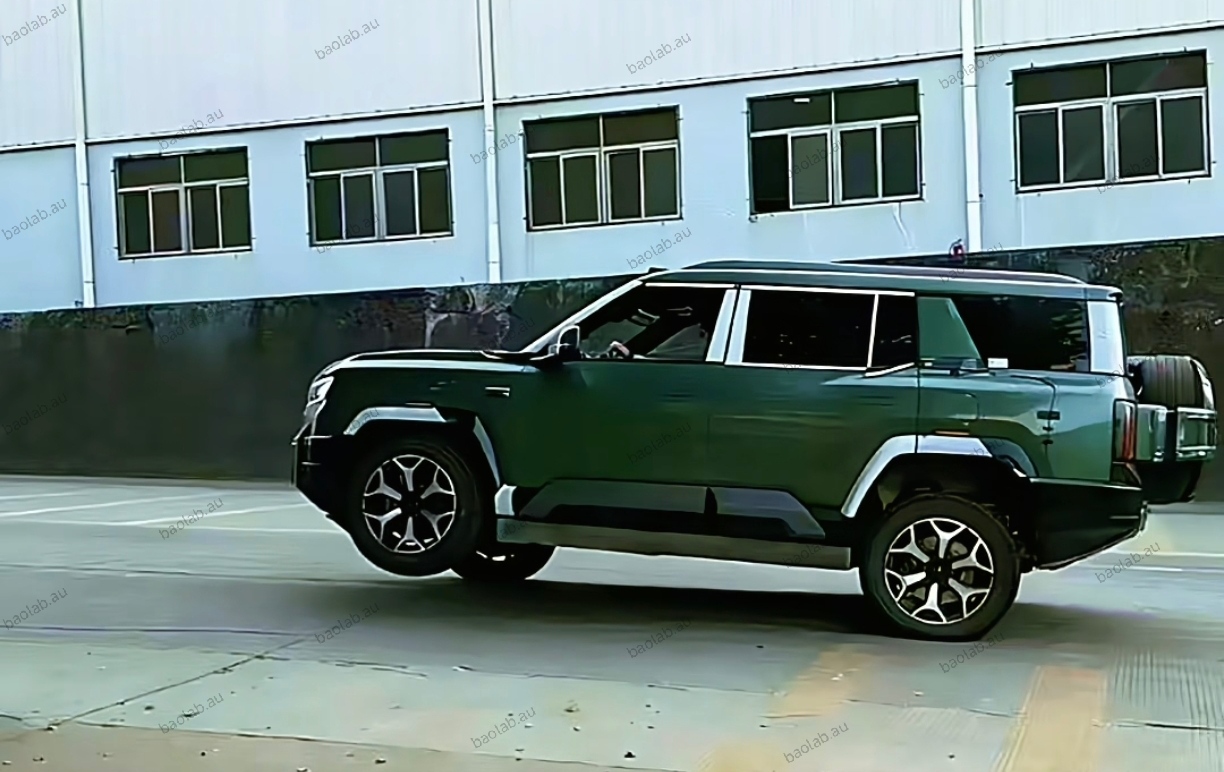 Fangchengbao B8 engineering sample driving on 3 wheels — DiSus-P hydraulic suspension retracting front-left wheel