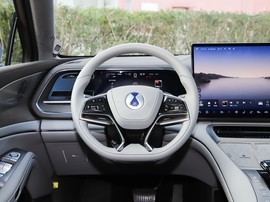 Denza N7 steering wheel and screens