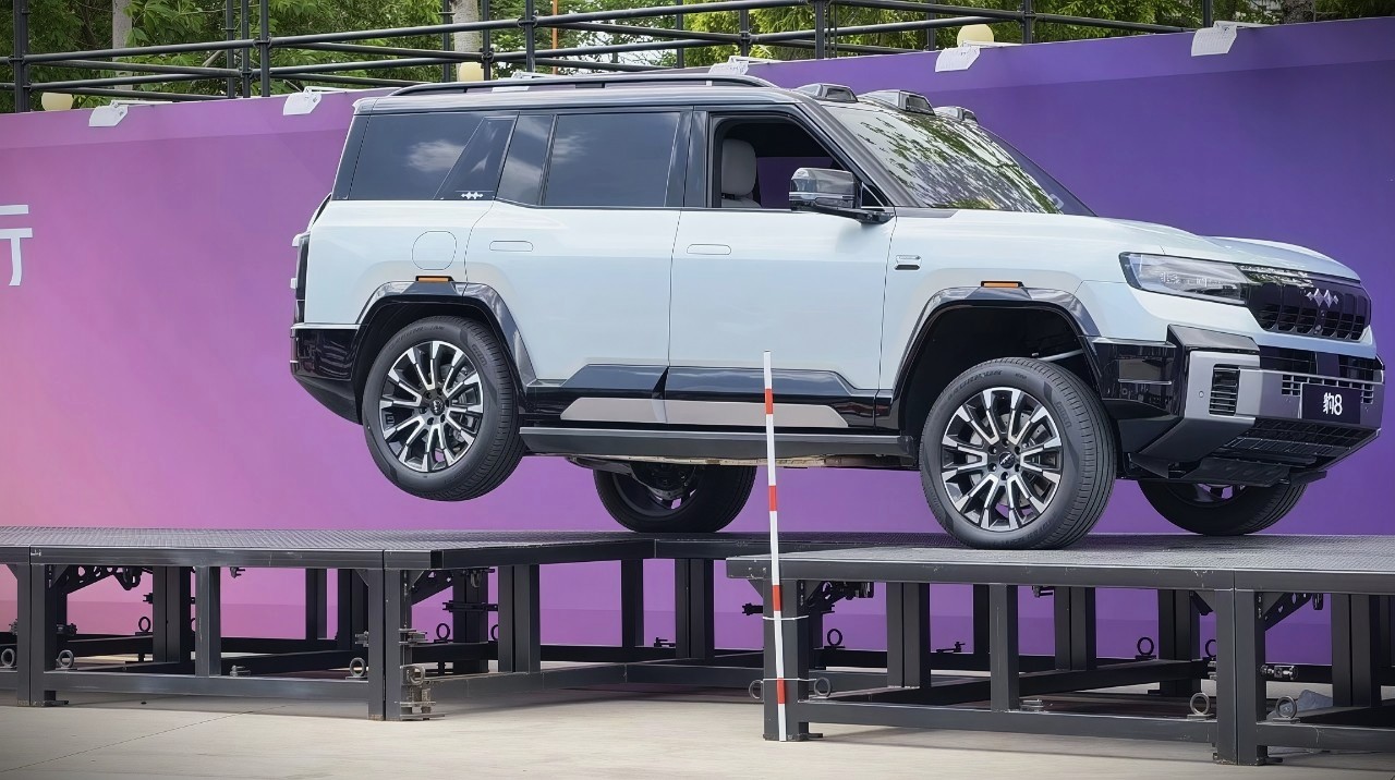 Denza's Triple Threat: A Cargo Ship, an OTA Update, and a Suspension That Changes Its Own Tyres